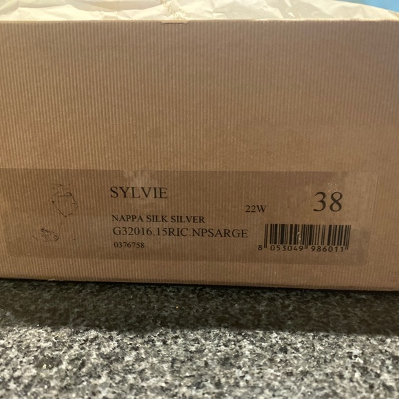 “Sylvie Stillettos” by Gianvito Rossi - Picture 5 of 7